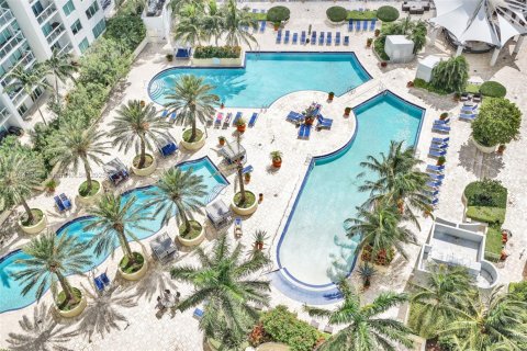 Condo in Miami, Florida, 2 bedrooms  № 1862750 - photo 16