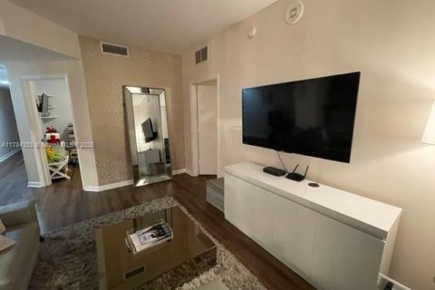 Condo in Miami, Florida, 2 bedrooms  № 1862750 - photo 9