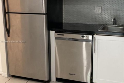 Copropriété à louer à Miami, Floride: 2 chambres, 78.5 m2 № 1945988 - photo 6