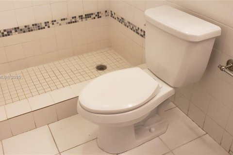 Copropriété à louer à Miami, Floride: 2 chambres, 78.5 m2 № 1945988 - photo 3