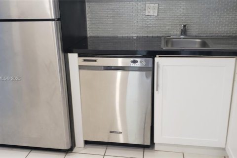 Copropriété à louer à Miami, Floride: 2 chambres, 78.5 m2 № 1945988 - photo 2