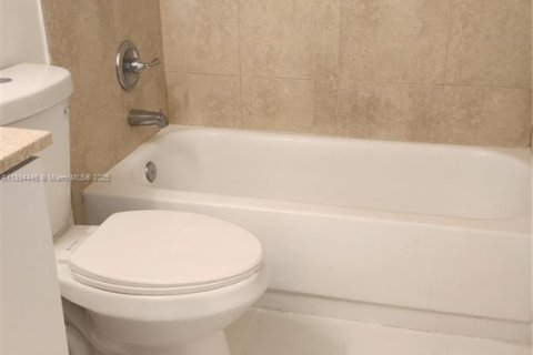 Copropriété à louer à Miami, Floride: 2 chambres, 78.5 m2 № 1945988 - photo 30