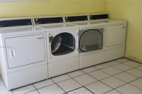 Copropriété à louer à Miami, Floride: 2 chambres, 78.5 m2 № 1945988 - photo 18