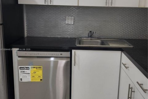 Copropriété à louer à Miami, Floride: 2 chambres, 78.5 m2 № 1945988 - photo 28