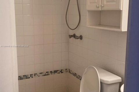 Copropriété à louer à Miami, Floride: 2 chambres, 78.5 m2 № 1945988 - photo 9
