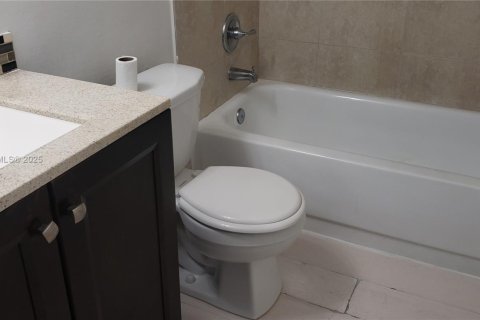 Copropriété à louer à Miami, Floride: 2 chambres, 78.5 m2 № 1945988 - photo 5