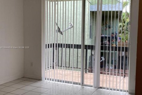 Copropriété à louer à Miami, Floride: 2 chambres, 78.5 m2 № 1945988 - photo 7