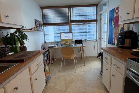 Купить кондоминиум в Авентура, Флорида 2 спальни, 145.39м2, № 2076113 - фото 16