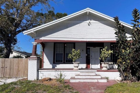 House in Tampa, Florida 3 bedrooms, 117.06 sq.m. № 1776888 - photo 1