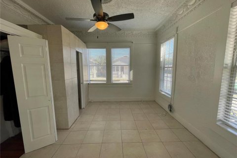 House in Tampa, Florida 3 bedrooms, 117.06 sq.m. № 1776888 - photo 7