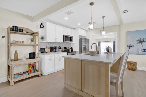 Casa en venta en Clearwater, Florida, 4 dormitorios, 154.5 m2 № 2226404 - foto 10