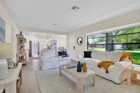 Casa en venta en Clearwater, Florida, 4 dormitorios, 154.5 m2 № 2226404 - foto 3