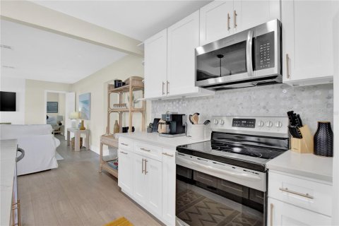 Casa en venta en Clearwater, Florida, 4 dormitorios, 154.5 m2 № 2226404 - foto 6