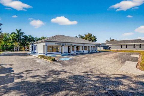 Propiedad comercial en venta en Fort Myers, Florida, 367.89 m2 № 2199748 - foto 2
