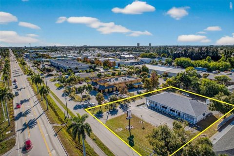 Propiedad comercial en venta en Fort Myers, Florida, 367.89 m2 № 2199748 - foto 3