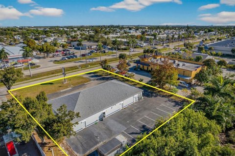 Propiedad comercial en venta en Fort Myers, Florida, 367.89 m2 № 2199748 - foto 4