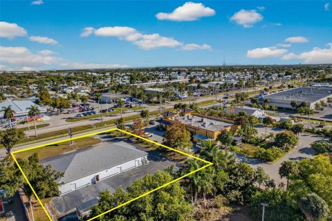 Propiedad comercial en venta en Fort Myers, Florida, 367.89 m2 № 2199748 - foto 6