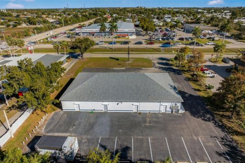 Propiedad comercial en venta en Fort Myers, Florida, 367.89 m2 № 2199748 - foto 7