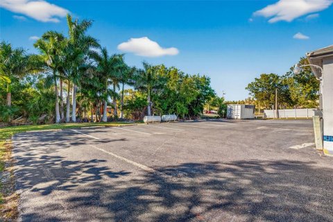 Propiedad comercial en venta en Fort Myers, Florida, 367.89 m2 № 2199748 - foto 12