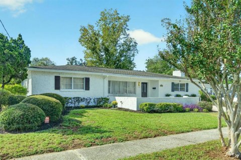 Casa en Brandon, Florida 4 dormitorios, 240.52 m2 № 2386699