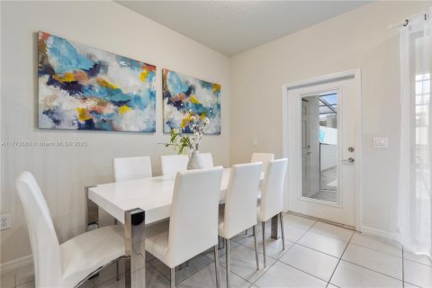 Купить таунхаус в Киссимми, Флорида 3 комнаты, 210.24м2, № 1960157 - фото 11