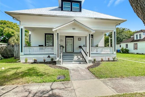 House in Kissimmee, Florida 5 bedrooms, 326.83 sq.m. № 2121000
