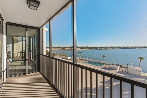 Condo in Saint Petersburg, Florida, 2 bedrooms  № 2360678