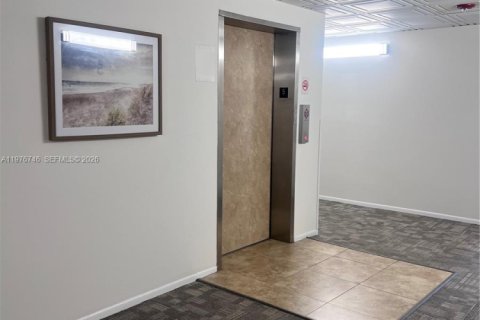 Condo in Pompano Beach, Florida, 1 bedroom  № 2040692 - photo 28