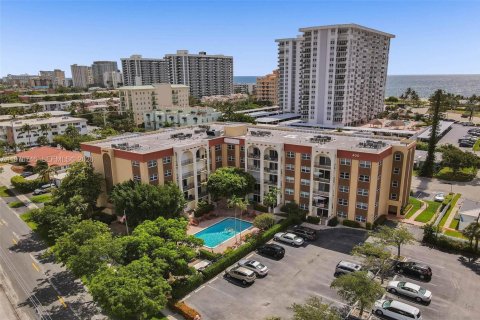Condo in Pompano Beach, Florida, 1 bedroom  № 2040692
