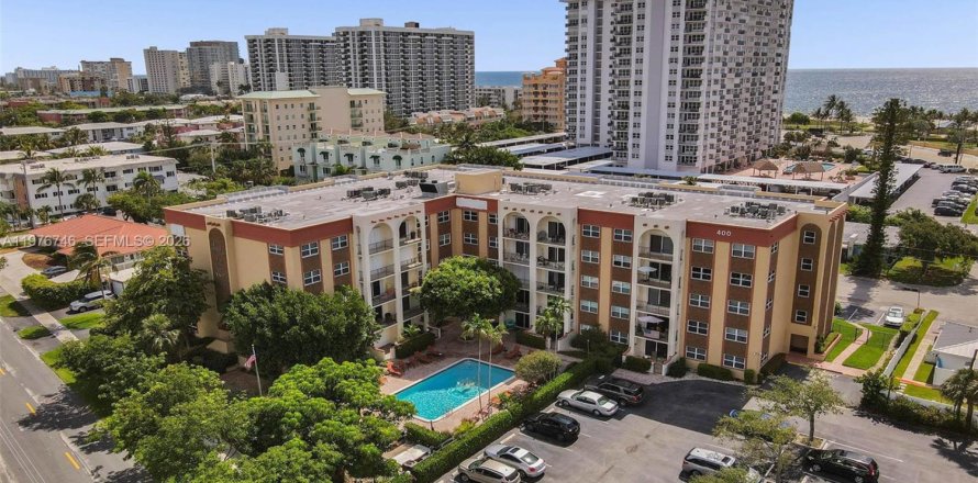 Condo in Pompano Beach, Florida, 1 bedroom  № 2040692