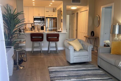 Condo in Pompano Beach, Florida, 1 bedroom  № 2040692 - photo 13