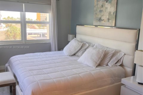 Condo in Pompano Beach, Florida, 1 bedroom  № 2040692 - photo 19