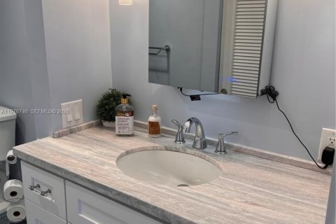 Condo in Pompano Beach, Florida, 1 bedroom  № 2040692 - photo 25