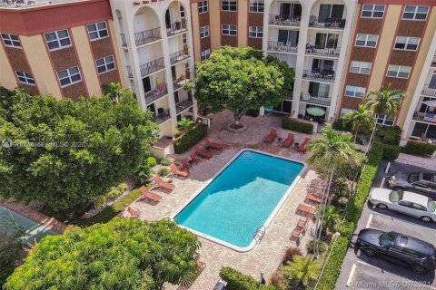 Condo in Pompano Beach, Florida, 1 bedroom  № 2040692 - photo 29