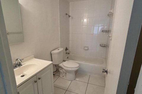 Condo in Lauderhill, Florida, 3 bedrooms  № 2083284 - photo 11
