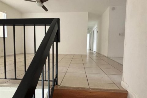 Condo in Lauderhill, Florida, 3 bedrooms  № 2083284 - photo 7