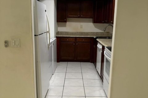 Condo in Lauderhill, Florida, 3 bedrooms  № 2083284 - photo 4