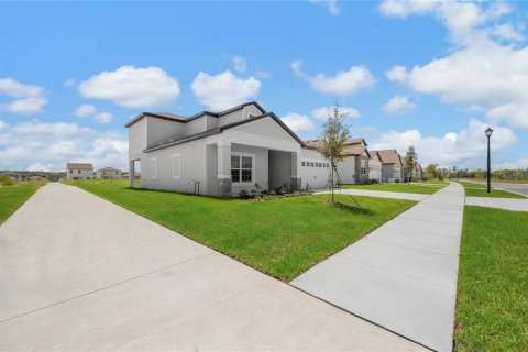 House in Lake Alfred, Florida 4 bedrooms, 203.83 sq.m. № 2104998 - photo 4