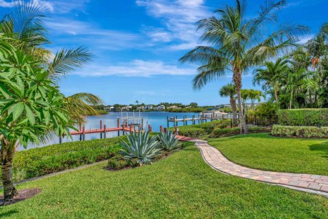 House in Jupiter, Florida 2 bedrooms, 298.22 sq.m. № 2088384 - photo 13