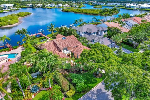 House in Jupiter, Florida 2 bedrooms, 298.22 sq.m. № 2088384 - photo 4