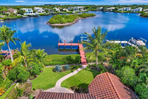 House in Jupiter, Florida 2 bedrooms, 298.22 sq.m. № 2088384