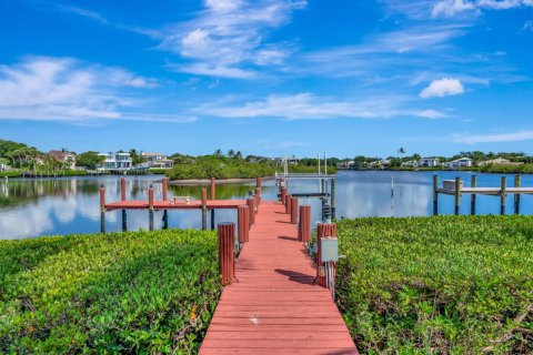 House in Jupiter, Florida 2 bedrooms, 298.22 sq.m. № 2088384 - photo 15
