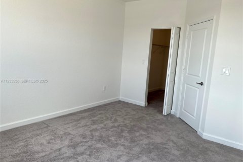 Снять в аренду таунхаус в Майами, Флорида 3 спальни, 157.47м2, № 1992387 - фото 26