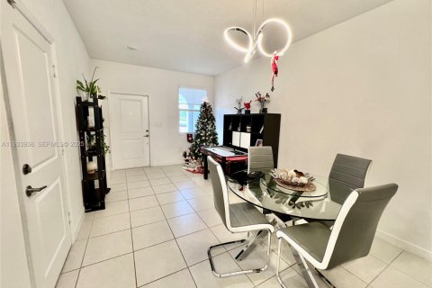 Снять в аренду таунхаус в Майами, Флорида 3 спальни, 157.47м2, № 1992387 - фото 22