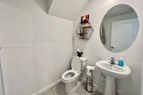 Снять в аренду таунхаус в Майами, Флорида 3 спальни, 157.47м2, № 1992387 - фото 18