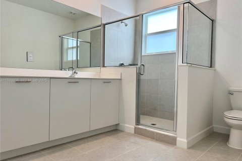 Снять в аренду таунхаус в Майами, Флорида 3 спальни, 157.47м2, № 1992387 - фото 28