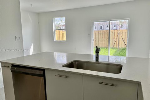 Снять в аренду таунхаус в Майами, Флорида 3 спальни, 157.47м2, № 1992387 - фото 12