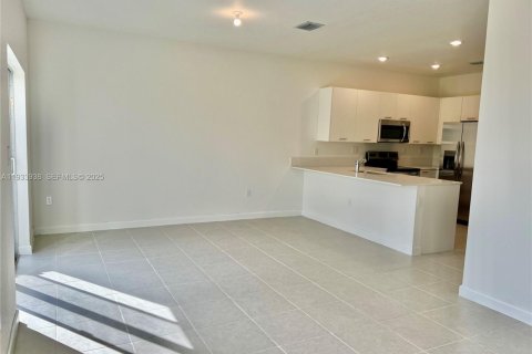 Снять в аренду таунхаус в Майами, Флорида 3 спальни, 157.47м2, № 1992387 - фото 13