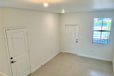 Снять в аренду таунхаус в Майами, Флорида 3 спальни, 157.47м2, № 1992387 - фото 21