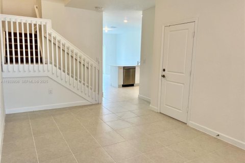 Снять в аренду таунхаус в Майами, Флорида 3 спальни, 157.47м2, № 1992387 - фото 5